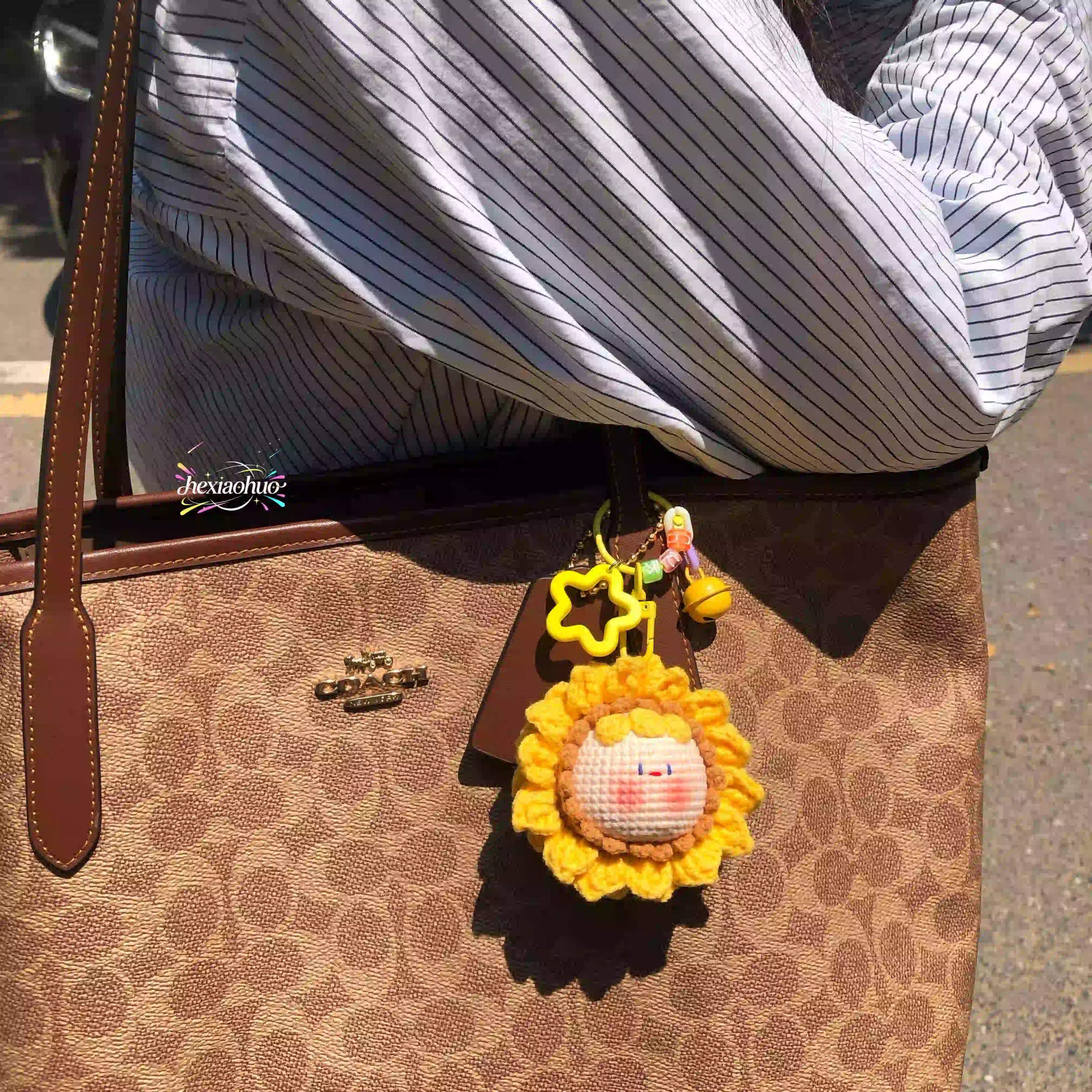 The Cutest Handmade Crochet Sunflower DIY Keychain — A Sweet Gift She'll Actually Love