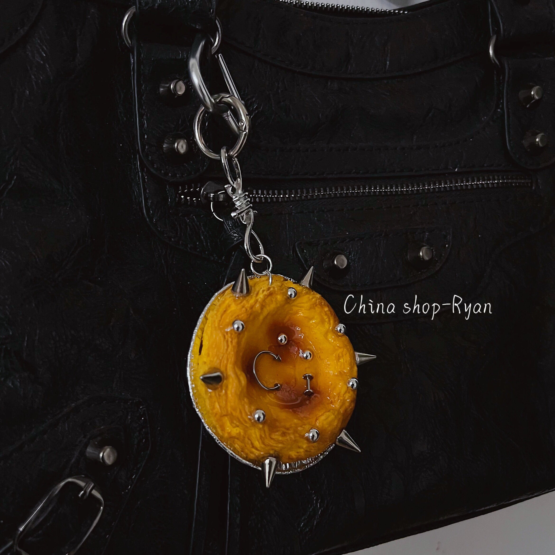 Punk Tart Bag Charm | Y2K Food-Inspired Keychain, Edgy Cute Pastry Pendant, Unique Gift Accessory